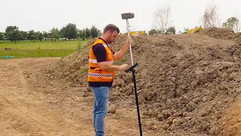 chcnav-vili-i100-receiver-earthwork-volume-calculation.webp